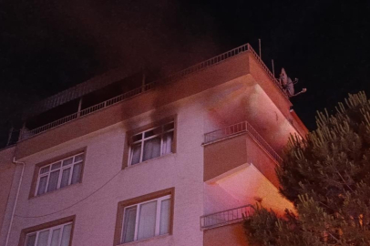 Bursa'da apartman dairesinde çıkan yangın paniğe neden oldu