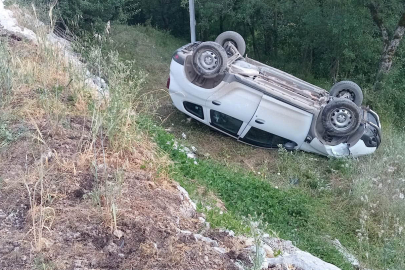 Otomobil Tarlaya Uçtu: 3 Yaralı
