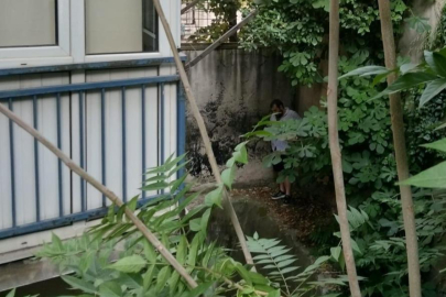 17 yıl hapis cezasıyla aranıyordu, bahçede saklanırken yakalandı