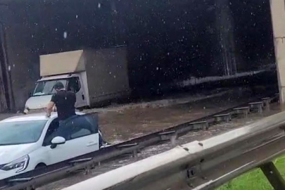 Ani bastıran sağanak batı Kocaeli'yi vurdu: Araçlar suya gömüldü