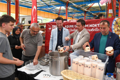Başkan Aydın, Hamitler'de aşure ikramına katıldı
