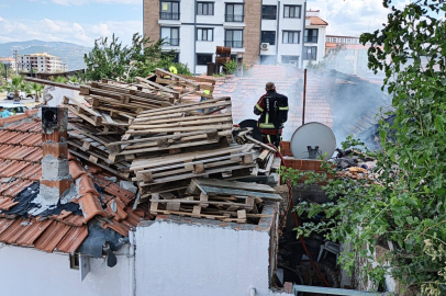 Tek Katlı Ev Alevlere Teslim Oldu