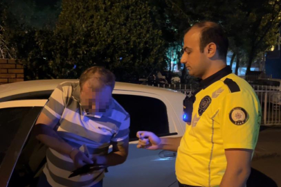 Alkol denetimini görünce aracı park etti, "Sigara almaya geldim" dedi