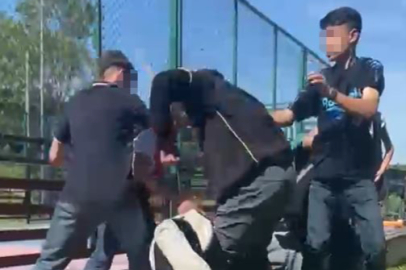 Birlik olup arkadaşlarına saldırdılar, görüntüleri kendileri kaydetti