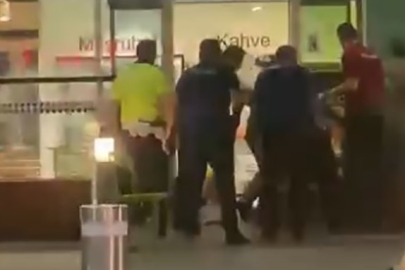 Havalimanında hareketli anlar: 4 polis bıçaklandı