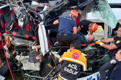 Yolcu otobüsü ortalığı savaş alanına çevirdi: 15 yaralı