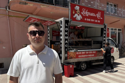Boşanmasını lokma dağıtarak kutladı
