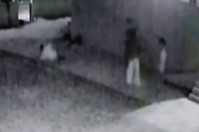 Cami avlusunda uygunsuz davranış uyarısı saldırıyla bitti
