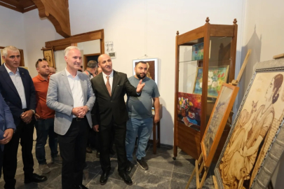 Kent Müzesi'nde yağlı boya ve ahşap yakma sergisi açıldı