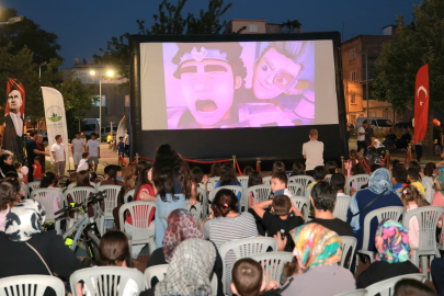 Yazlık sinema etkinliği Başaran Mahallesi’nde çocuklarla buluştu