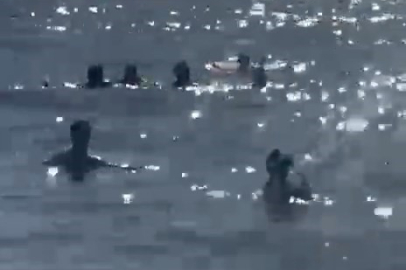 Denizde dubaların dışına çıkan baba ve iki kızı ölüm tehlikesi atlattı