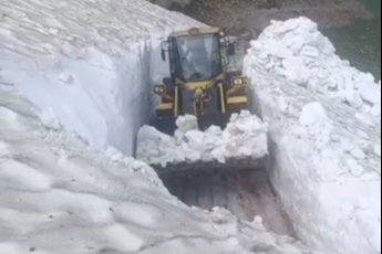 Temmuz ortasında 3 metre kar