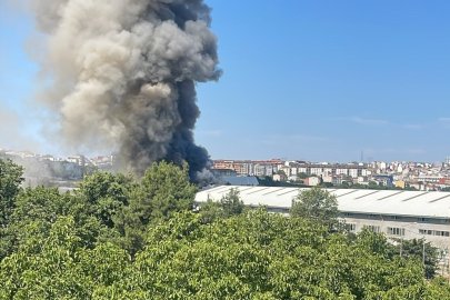 Sünger fabrikasında çıkan yangın başka bir fabrikaya daha sıçrarken, alevler havadan görüntülendi