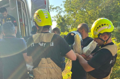 Şarampole yuvarlanan kadın motosikletçi yaralandı