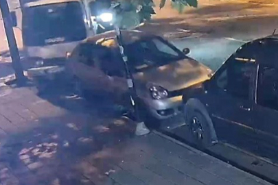 Park Halindeki Kamyonete Çarpıp Kaçtı...