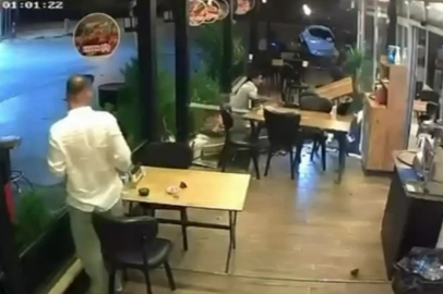 Motosiklet lokantada oturan müşteriye çarptı