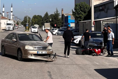 Otomobil ile motosiklet kafa kafaya çarpıştı: 1 yaralı