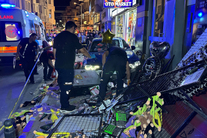 Kaldırımdaki yayaların arasına daldı: 4 yaralı