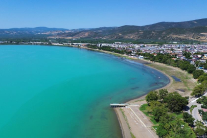 Turkuaza bürünen İznik Gölü mest etti