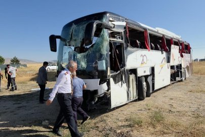 Yolcu otobüsü devrildi: 31 yaralı