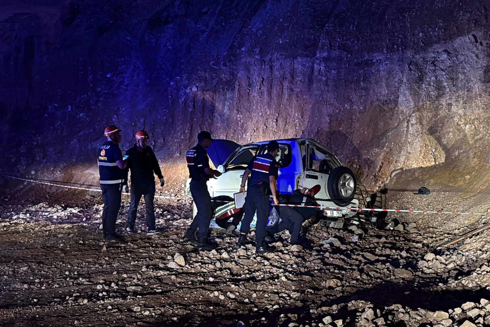 Bolu'da cip 15 metrelik uçurumdan uçtu: 2 sevgili hayatını kaybetti, 1 yaralı