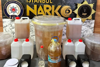 Gece yarısı 2 araca yapılan baskında 27 kilo 550 gram skunk ele geçirildi