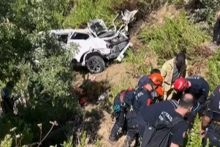 Antalya'da otomobil uçuruma yuvarlandı: 5 ölü, 2 yaralı