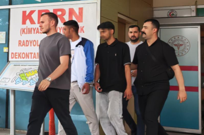 Tekme tokat dövdükleri gencin kolyesini çalıp kaçtılar