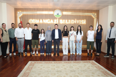 Ücretsiz LGS Kursunda Başarı Sağlayan Öğrenciler Başkan Aydın'ı Ziyaret Etti