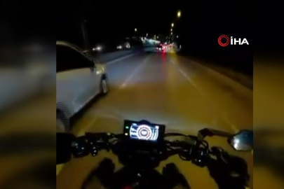 Sollamak isterken otomobile çarptı: Motosikletteki 2 kişi ölümden döndü