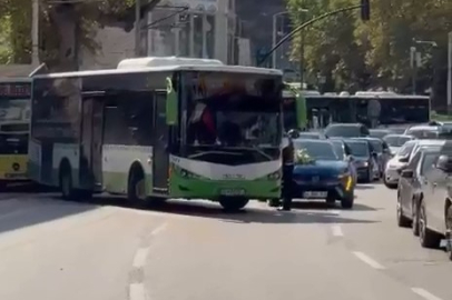 Bursa'da düğün konvoyunun önünü bu sefer otobüs kesti