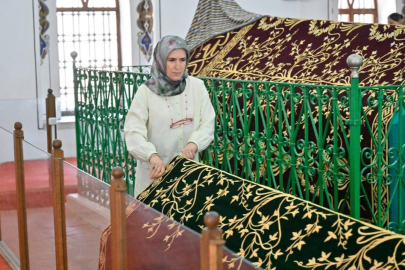 Bursa’da Tarihi Türbelerin Puşideleri Yenilendi