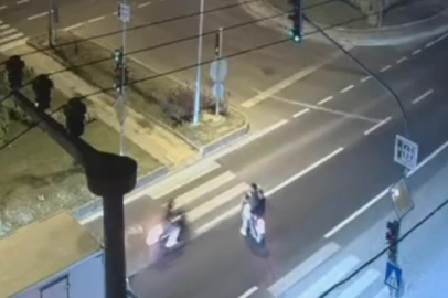 Yaya geçidinde motosikletler çarpıştı: 3 yaralı