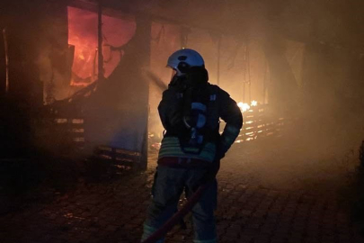 Antakya’da Konteyner Alev Alev Yandı