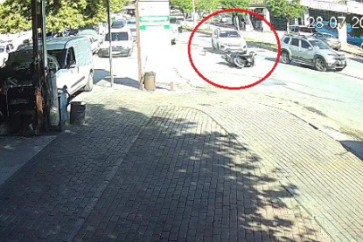 Güvenlik kamerasına yansıyan kazada motosiklet sürücüsü yaralandı