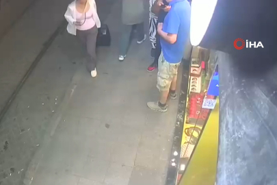 Sirkeci'de tramvay kadına çarptı