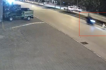 Motosikletli bir anda yola çıkan büyükbaş hayvana çarptı