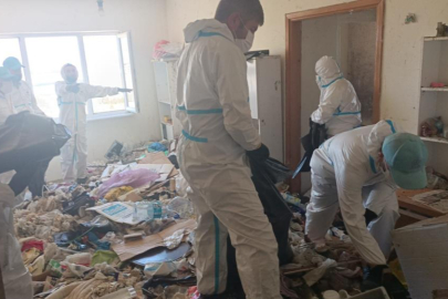 Balkan Mahallesi’nde evden 28 ton çöp çıkarıldı