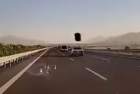 Rüzgardan uçan portbagaj faciaya neden oluyordu