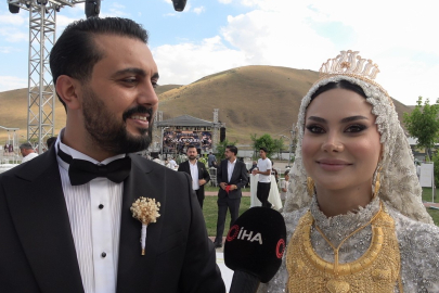 Paraların havada uçuştuğu düğün: Damada yaklaşık 20 milyon TL, geline kilolarca altın takıldı