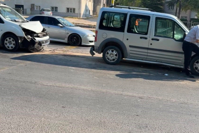 Eskişehir'de zincirleme kaza: 4 araç birbirine girdi