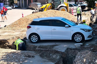 Araç sahibine ulaşılamayınca otomobilin etrafını kazdılar