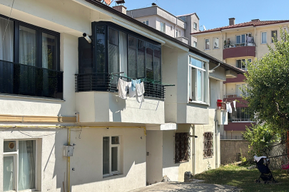 Evin balkonundan kafa üstü yere düşen 21 yaşındaki kız yaralandı