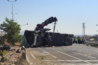 Yolcu otobüsü devrildi: Çok sayıda yaralı var