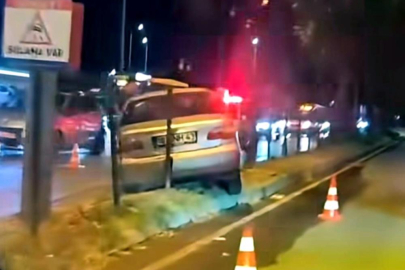 Kontrolden çıkan otomobil orta refüje çıktı