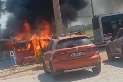 Seyir halindeki otomobil alev alev yandı