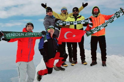 Bursalı dağcılardan Ağrı Dağı zirvesinde Bursaspor mesajı