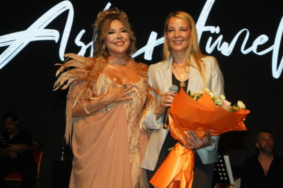 Aslı Hünel, Uluslararası Bursa Festivali'nde sahne aldı
