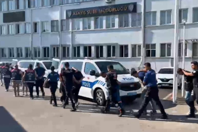 Vatandaşlara zorla hesap açtırıp kara para aklayan şahıslara baskın