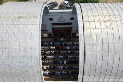 Bursa'daki 'Sunrooflu Cami' mimarisiyle dikkat çekiyor